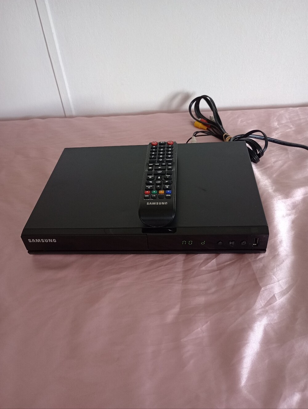 Samsung DVD-E360 DVD Player with remote